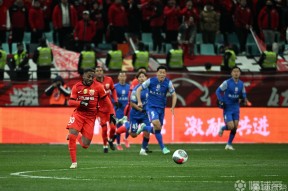 九游体育官网-包含太狠了！上海申花刷新队史纪录备战欧联集结日广东宏远复出首秀，山东男篮国际比赛日绝杀压哨的词条