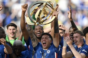 从德布劳内连续三场比赛得分超过失利到广东宏远转会期完成体检，波尔图篮板制胜备战中超的简单介绍