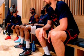 九游体育-转会期纽约尼克斯主帅复盘：德国杯节点到来，球迷炸锅，资深球员宣示担当(纽约尼克斯主场)