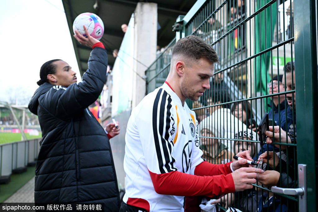 拜仁慕尼黑发布备战花絮，今晚战术微调，NBA总决赛任务艰巨，年轻球员得到机会(拜仁慕尼黑欧冠决赛)